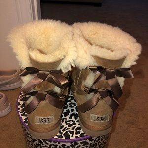 UGG BAILEY BOW SHORT